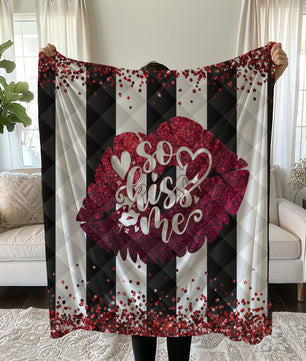 Romantic linen bedding set with lipstick kiss design and 