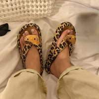Sanrioed Summer Hello Kitty Leopard Print Flip Flop Hot Girl Sweet Girl New Outerwear Thick Soled Non-Slip Sandals Beach Shoes A