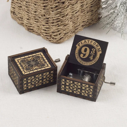 Lusy Store LLC 4 Style Harries Music Box Wooden Hand-cranked Retro Potters Children's Birthday Gift Surprise Gift for Couples Box