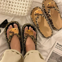 Sanrioed Summer Hello Kitty Leopard Print Flip Flop Hot Girl Sweet Girl New Outerwear Thick Soled Non-Slip Sandals Beach Shoes